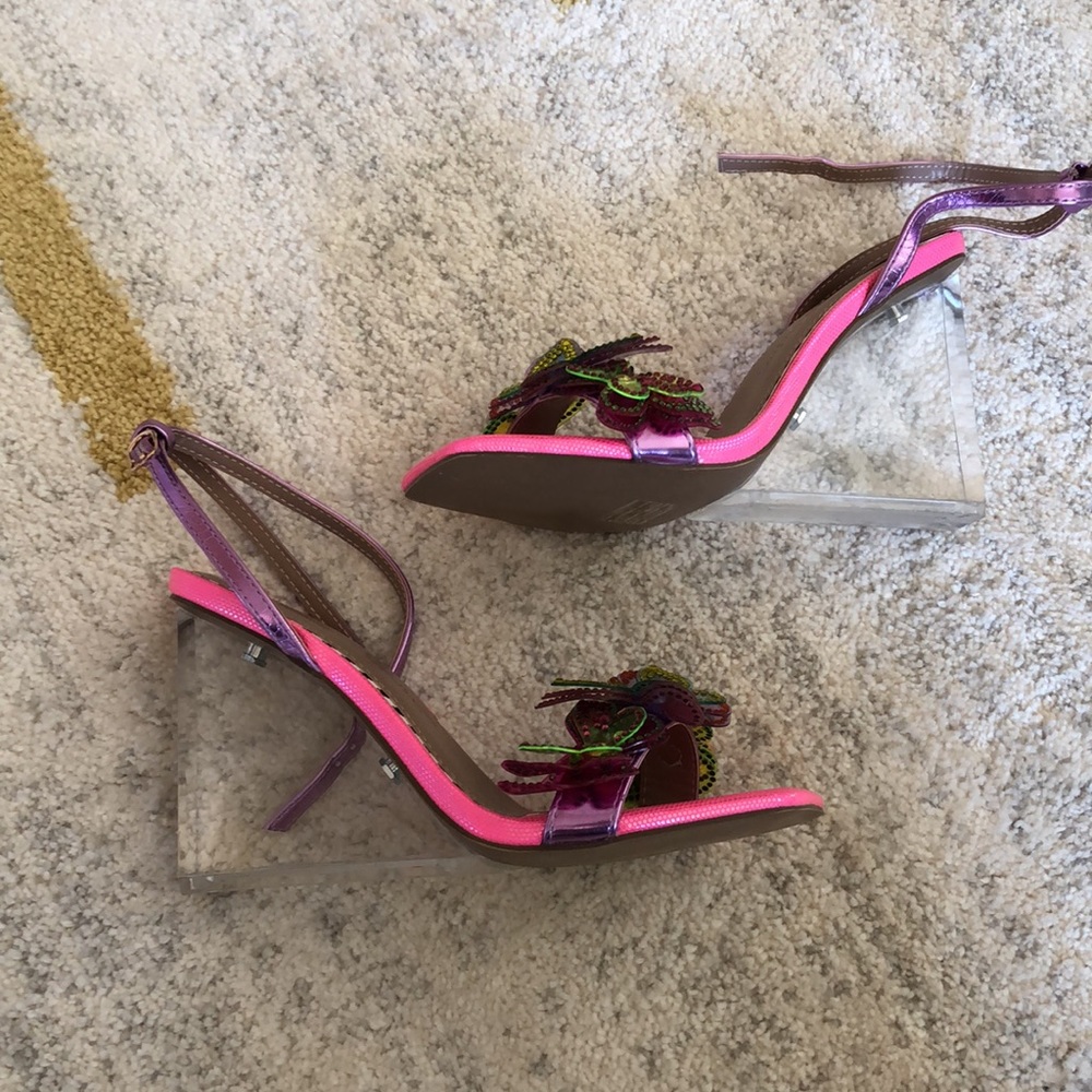 NWOB Betsey Johnson Gordon Wedge Sandals 🦋 - Picture 3 of 4